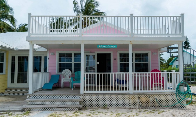 Spanish Wells Cottage | Sand Castle Beach Cottage,Kayaks,Paddle Boards,BBQ Grill,Hammocks & Bikes