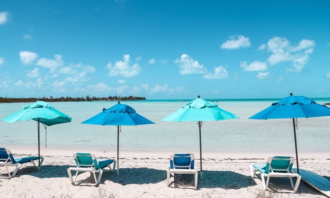 Black Point Cottage | Sand Dollar Cottage with stunning views. Near Swimming Pigs!
