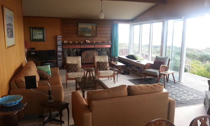 Waikanae House | Sandgate - absolute beach front