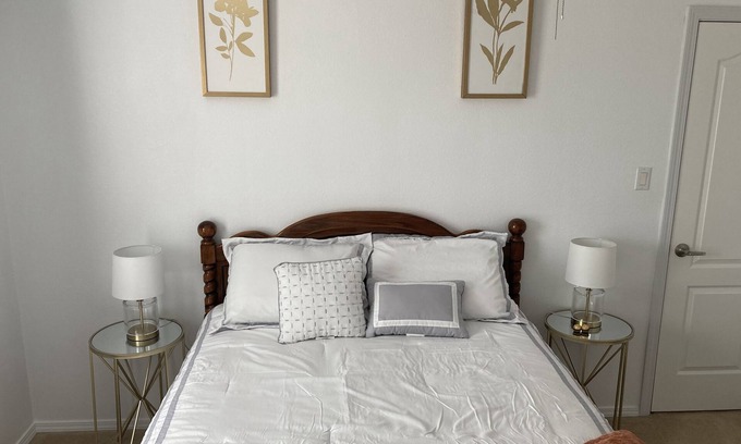 Ranchito Bed & Breakfast | Sandia Views room with lock for Balloon Fiesta!
