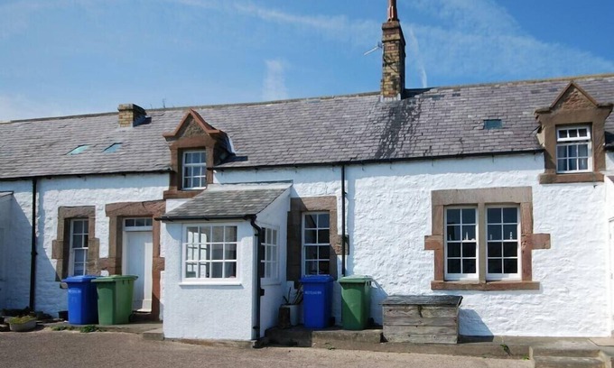 Newton by the Sea Cottage | SANDPIPER COTTAGE (LOW NEWTON), pet friendly in Low Newton-By-The-Sea