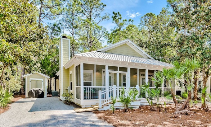 Seagrove Beach House | Sandpiper Cottage- Dog Friendly- 4 Bikes