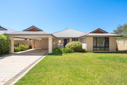Broadwater House | Sandpiper House 4BR Family & Pet-Friendly Stay
