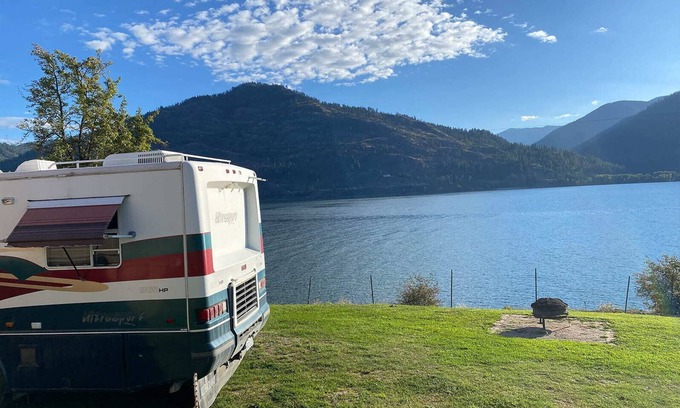 Sandpoint RV Rental | Sandpoint lakefront ranch RV site with fire pit