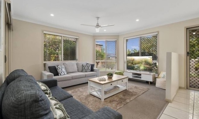 Ningi House | Sandstone Point Family home, Bribie beaches, pet friendly