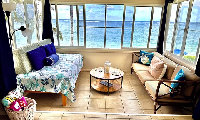 Punaluu Condo | Sandy Beachfront Cottage
