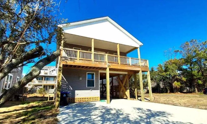 Caffeys Quarters House | Sandy Pants OBX/Duck