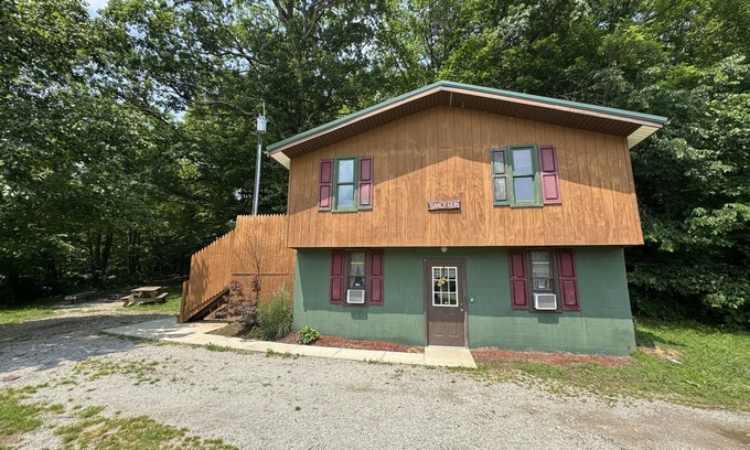 Carbon Hill Cabin | Sandy Run Cabin-Hot Tub, Hocking Hills, WNF, more