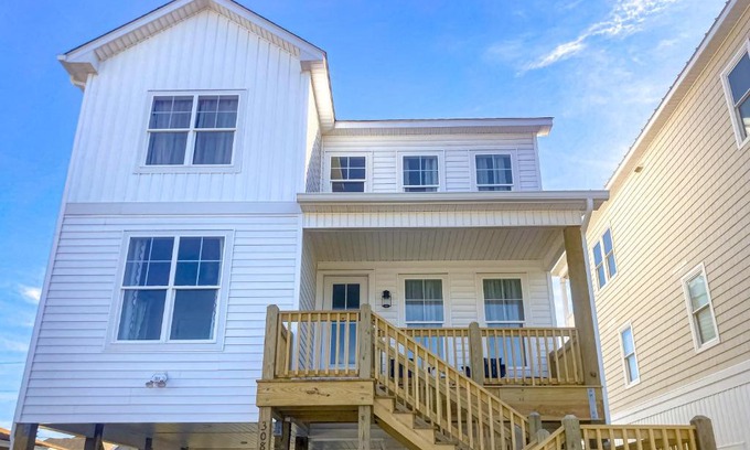 Atlantic Beach House | Sandy Step