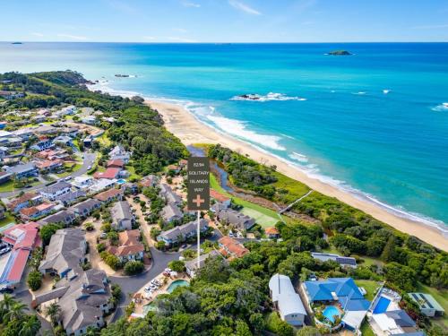 Korora Apartment | Sapphire Beach Poolside Retreat
