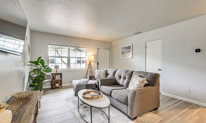 Gillespie Park House | Sarasota Duplex in Gillespie Park: 1 Mi to Dtwn!