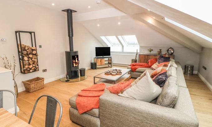 Malltraeth Cottage | SARDIS CHAPEL 1, pet friendly, luxury holiday cottage in Malltraeth
