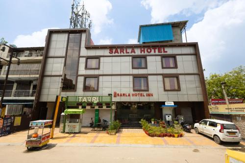 Sector 62 Hotel | Sarla Hotel Inn - Opp Barclays 62