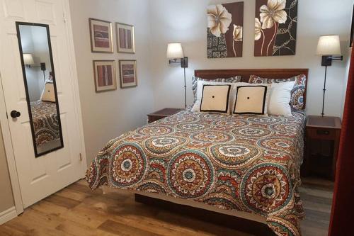 Sarnia House | Sarnia's Hidden Gem - 3 BR/2 BA by College/Hwy/Arena