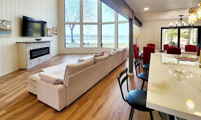 Little Canada House | Sauna & Dock: 'Castle House' on Private Beach!