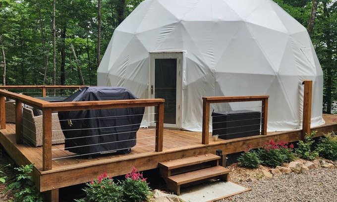 Brownsburg-Chatham Ski Chalet | Scandinavian dome with large arcade-private spa-sauna