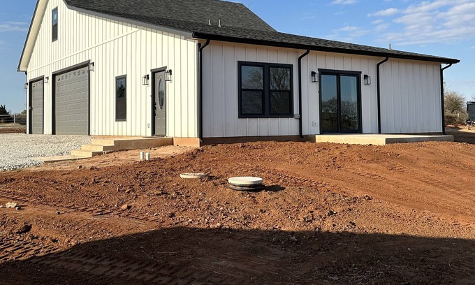 Nocona House | Scenic and Tranquil Lake Property