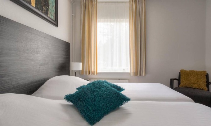 De Bult Hotel | Scenic Canal Stay Close to Giethoorn & De Wieden Nature Reserve