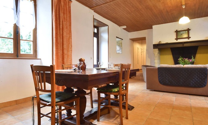 Allas-les-Mines House | Scenic Home in Berbiguières
