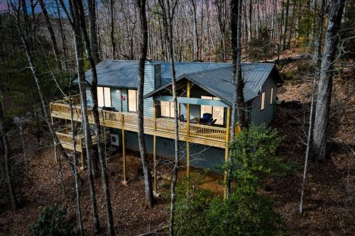 Sapphire House | Scenic Home with Fire Pit and Sapphire Valley Perks!