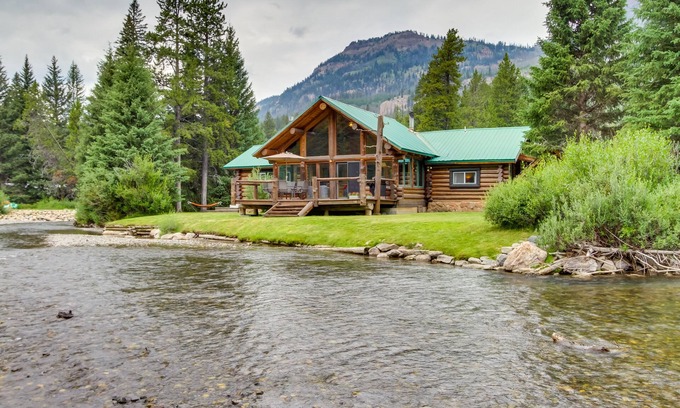 Silver Gate Cabin | Scenic Montana Cabin Rental ~ 1 Mi to Yellowstone!