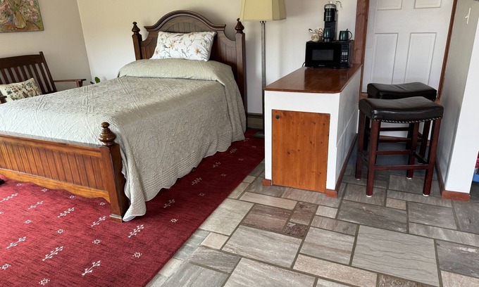 Danboro Apartment | SCENIC ONE BEDROOM ROOM W/PRIVATE ENTRANCE/BATH & Seasonal POOL!