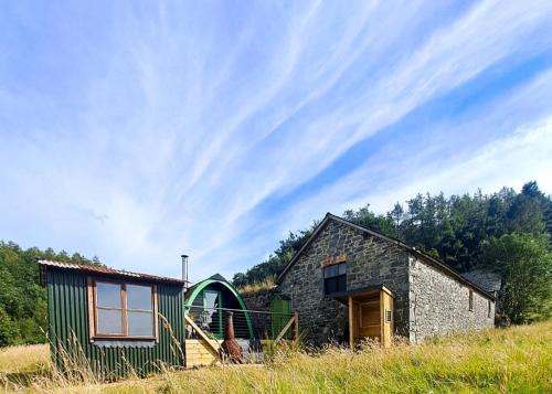 Glandyfi Ski Chalet | Scenic Pet Friendly Pod in Talybont Aberystwyth