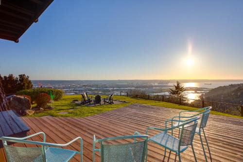 Northeast Tacoma Apartment | Scenic Tacoma Apartment with Deck and Fire Pit!