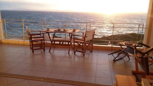 Saronida Apartment | Scenic View Apartment by Saronida Beach