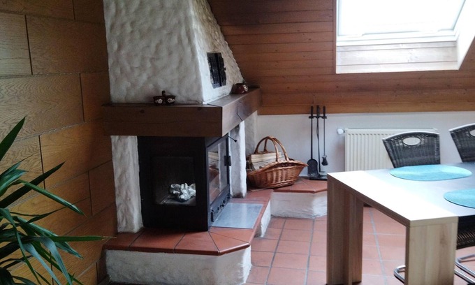 Winzer Apartment | Schöne Atelierferienwohnung mit Balkon a. d. Donau