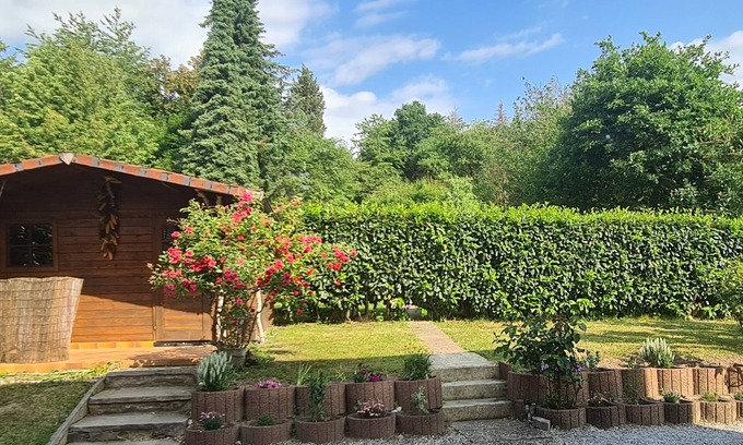 West Apartment | Schöne Ferienwohnung mit Eigener Terrasse und Garten