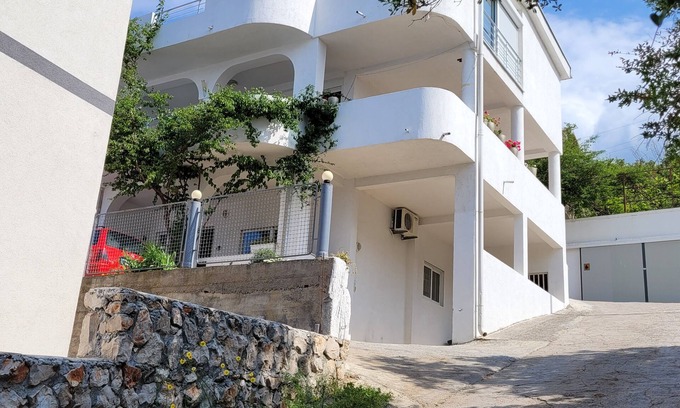 Bar Apartment | Schöne Gemütliche Fewo mit Meerblick, Terrasse und Carport in Strandnähe