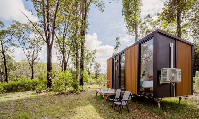 Ashby Heights House | Schlaraffenland 2 by Tiny Away