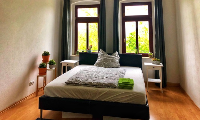Kaßberg Apartment | Schloß Chemnitz Spacious Balcony Apartment