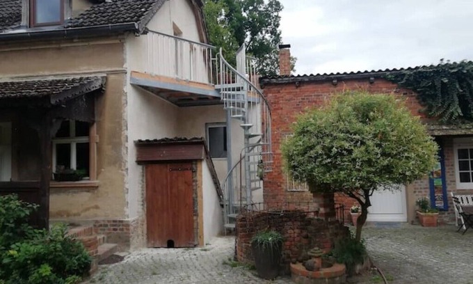 Steinhoefel Apartment | Schlossblick: Küche Kamin Parken Hofladen