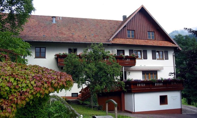 Busterbach Apartment | Schnurrenhof