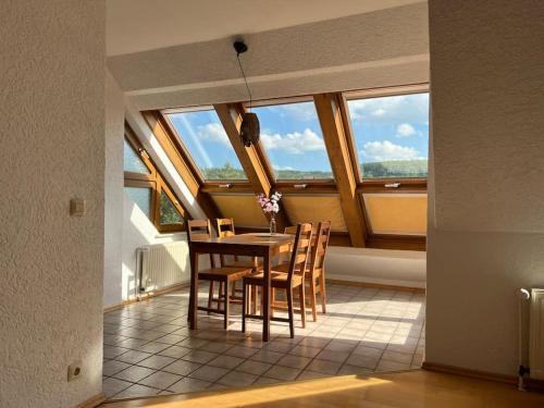 Simmozheim Apartment | Schwarzwald-Luft 3,5 Zimmer 90qm mit Doppelgarage