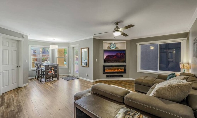 Paradise Valley Village Condo | Scottsdale GROUND floor Condo 🌴 Heated pool 🏊 nearby golf ⛳️ Dog friendly 🐶