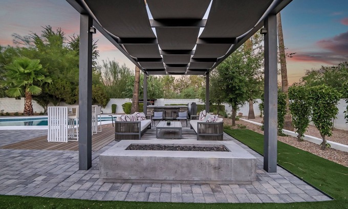 Shea North Estates House | Scottsdale Modern Retreat- Backyard Oasis + Pool- Nearby Dining and Shops!