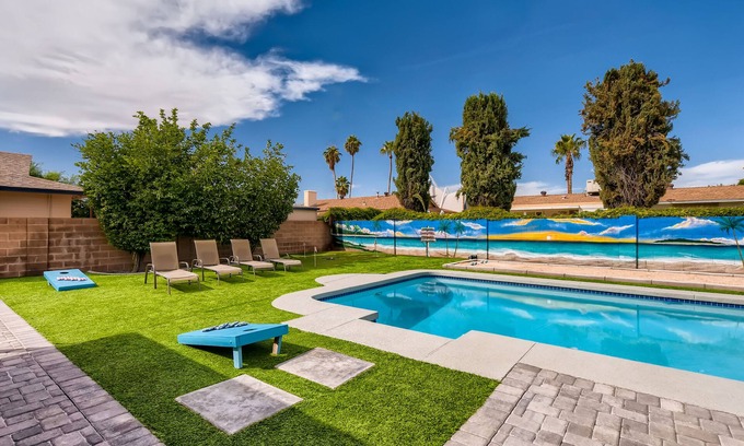 Continental Villas House | Scottsdale Tropic- Large Pool, Fire Pit, Hot tub, Bocce, child & pet friendly