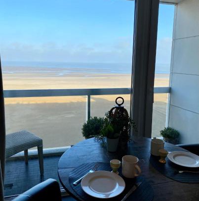 Heist Apartment | Sea and Dunes