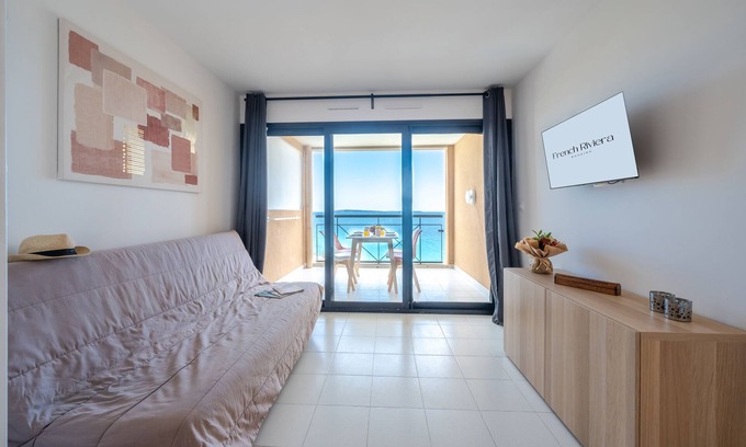 Cannes La Bocca Apartment | Sea and pool view in Cannes!