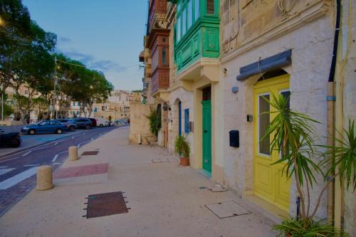 Kalkara Apartment | Sea Front Studio with Valletta Views