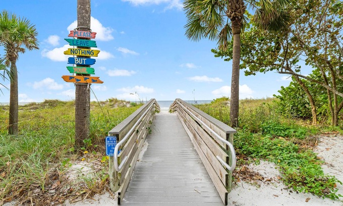 Indian Rocks Beach Cottage | Sea La Vie Cottage by the Beach - Unit A