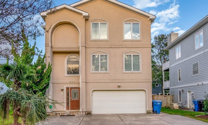 Croatan Beach House | Sea La Vie Retreat – Just a 3-Minute Walk to the Beach