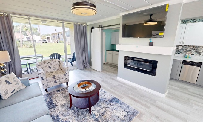 Fort Walton Beach Condo | Sea Palm 2B - Pet Friendly 2 BR 1 Bath with recent upgrades