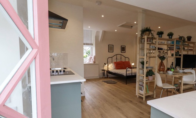 Langton Matravers Cottage | SEA PINK STUDIO, pet friendly in Langton Matravers