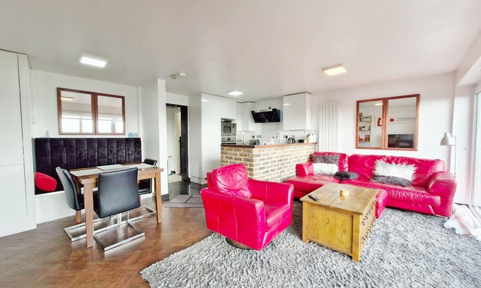 South Hayling Cottage | Sea Scene's , Hayling Island - a flat that sleeps 4 guests in 2 bedrooms