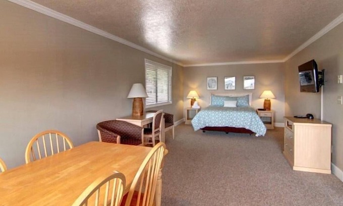 Downtown Cannon Beach House | Sea Star Suite 257 - Beachcomber Vacation Homes