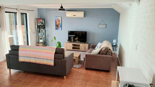Hallett Cove Apartment | "Sea to See" Large Apartment in Prime Location with Free Laundry Room and Car Parking